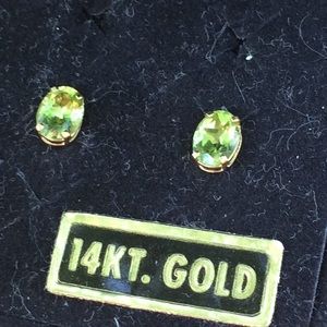 14k Gold Peridot Oval earrings